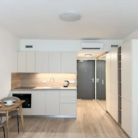 Real Living By Refa Karlin 406 Apartment *
