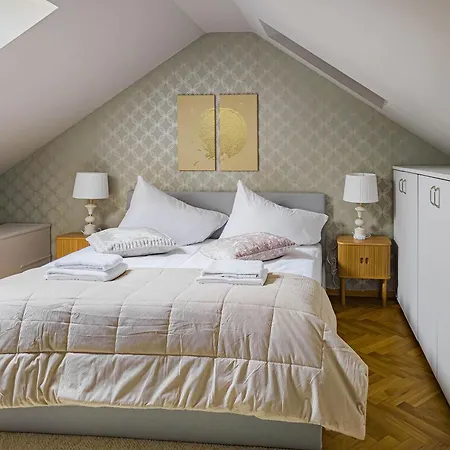 Apartment Under The Bells Of Tyn Church Prague