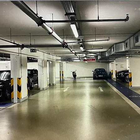 Garden Tower - Parking Appartamento Praga