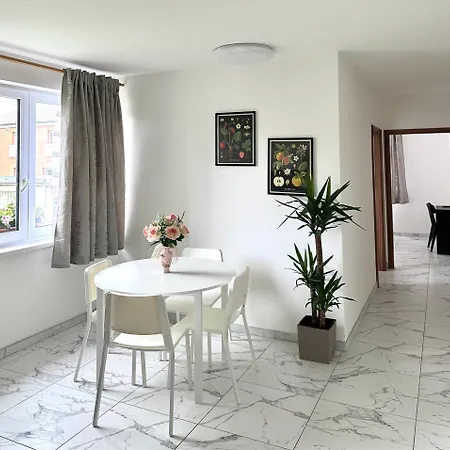 Apartment Cozy Near Centre Prag