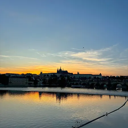 Divadelni - Historic Center & Steps From Charles Bridge 아파트 프라하