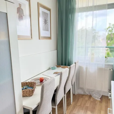 Sunny Flat With Terrace & Park View Near Centre 프라하