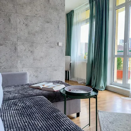 Sunny Flat With Terrace & Park View Near Centre 아파트 *