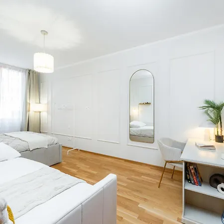 Spacious Smichov 2 Bedroom With Excellent Tram Connection Appartement Prague