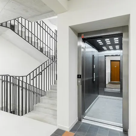 Spacious Smichov 2 Bedroom With Excellent Tram Connection Prague