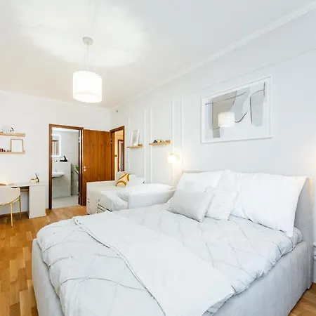 Spacious Smichov 2 Bedroom With Excellent Tram Connection Appartement