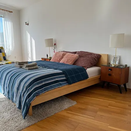 A Large 1 Bedroom With An Available Private Parking Praga