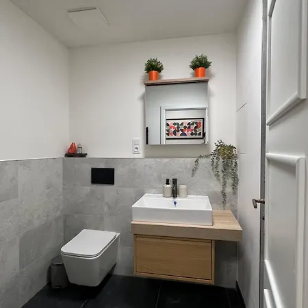 Cozy And Modern In Apartment *