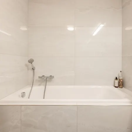 Contemporary Apartment With Garage Parking アパート プラハ