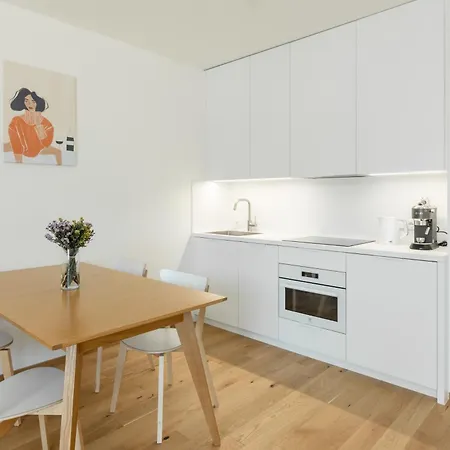 Contemporary Apartment With Garage Parking * プラハ