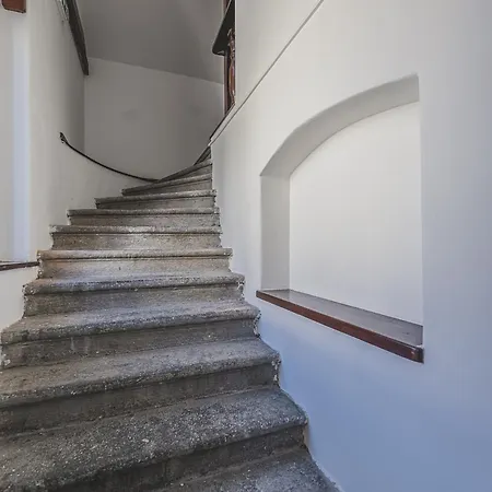 Apartmán Flat Near Castle Stylish & Prime Location 7