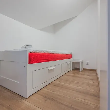 Flat Near Castle Stylish & Prime Location 7 Apartmán