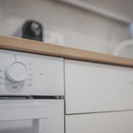 Apartmán Flat Near Castle Stylish & Prime Location 7 *