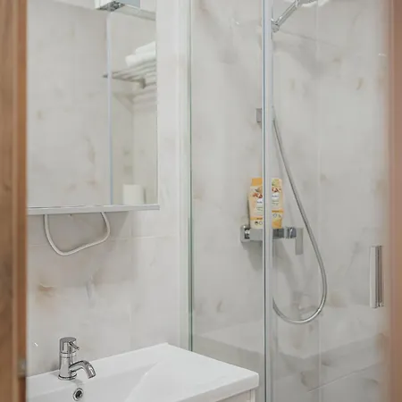 Flat Near Castle Stylish & Prime Location 7 Apartmán *