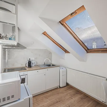 Flat Near Castle Stylish & Prime Location 4 Apartmán *