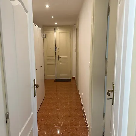 Apartment Spacious Place On Metro Station Andel