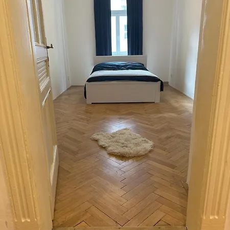 Apartment Spacious Place On Metro Station Andel