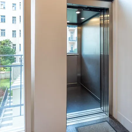 Modern In A Quiet Yet Location Apartment Prague