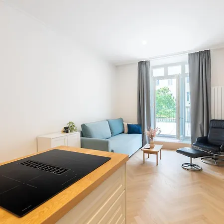 Modern In A Quiet Yet Location Apartment Prague