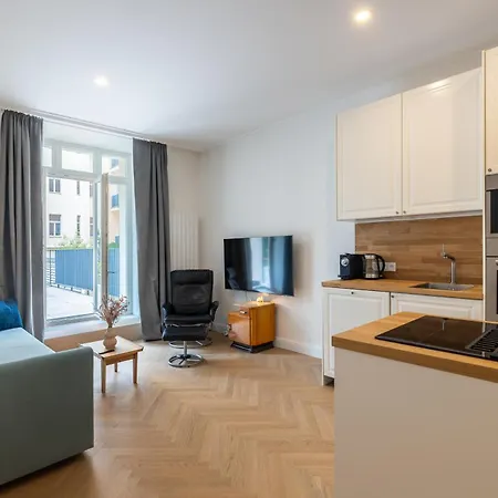 Modern In A Quiet Yet Location Apartment Prague