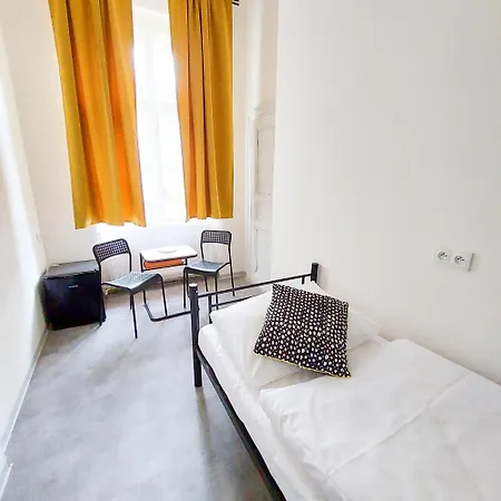 B5 Single Simple Room In Prague 7 Ubytování v soukromí