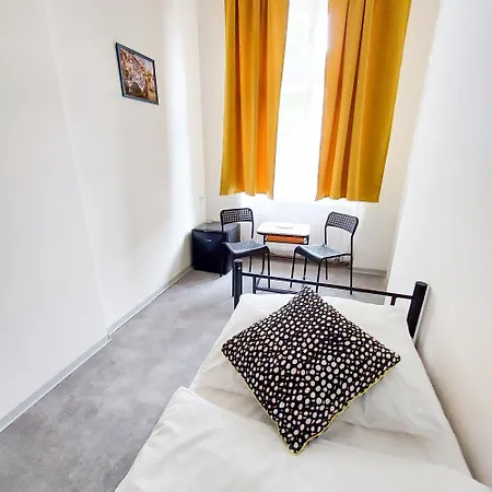 B5 Single Simple Room In Prague 7 Ubytování v soukromí