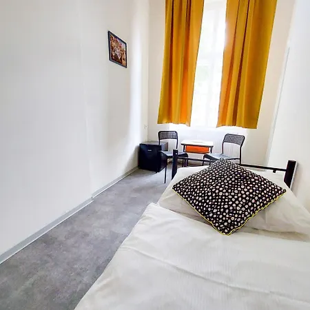 B5 Single Simple Room In Prague 7
