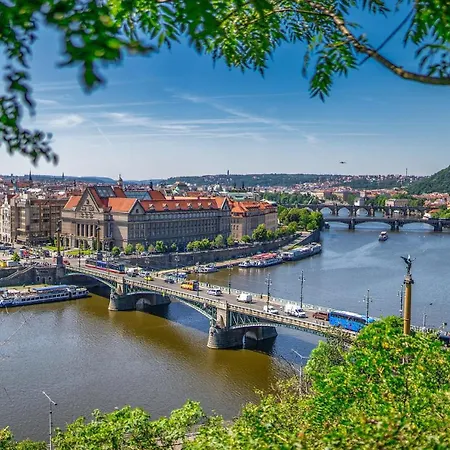 B5 Single Simple Room In Prague 7 *