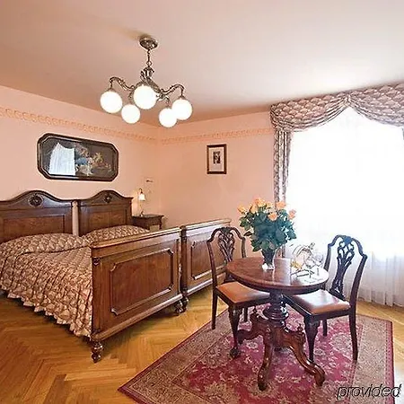 Hotell Mucha 4*