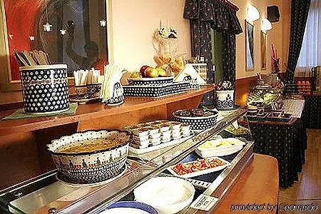 Cloister Otel