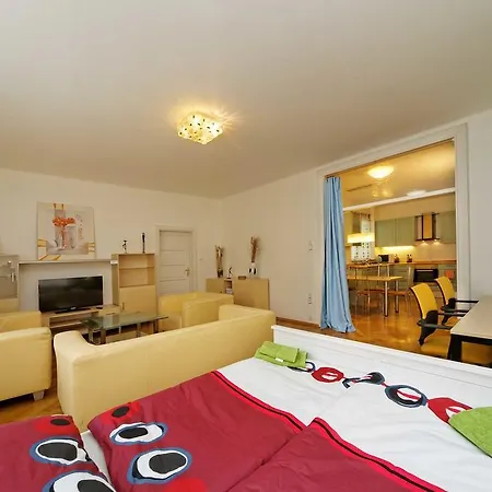 Apartment Myslikova