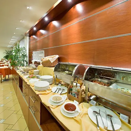 Ramada Airport Hotell