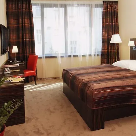 Ea Crystal Palace Hotel 4*
