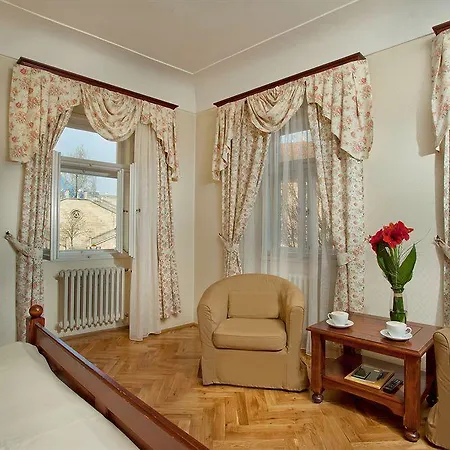 At The Golden Scissors Hotel Praga