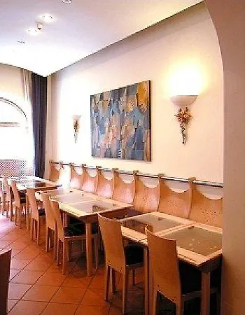 Hotel Ea Tosca 3*