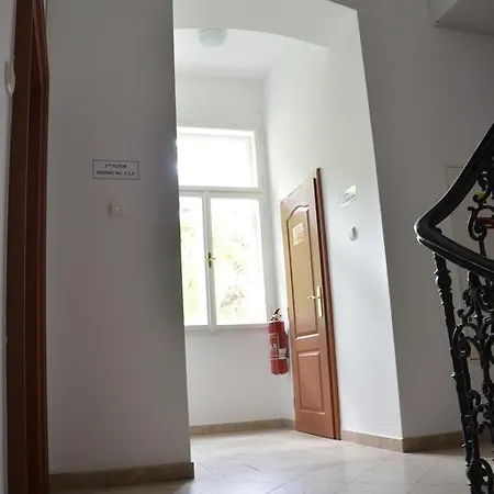 بيت شباب جامب إن