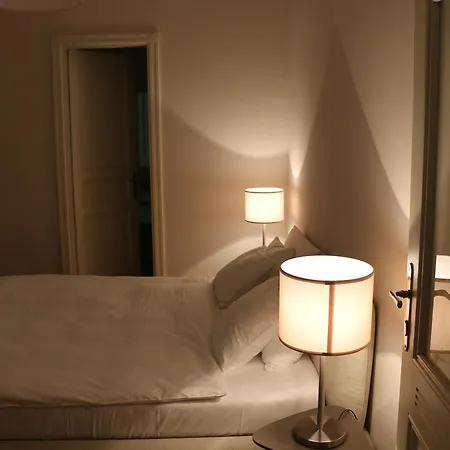 Luxury D22 * Praga