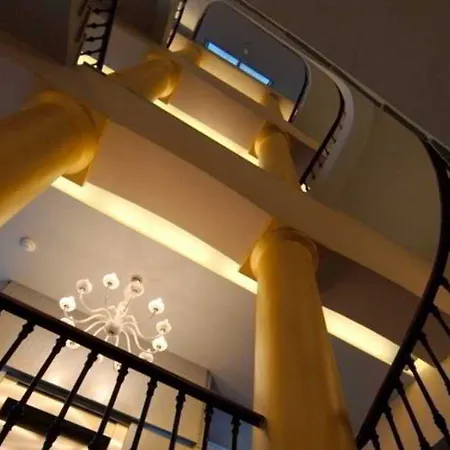 The Icon & Lounge Otel