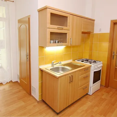 Apartment Style *