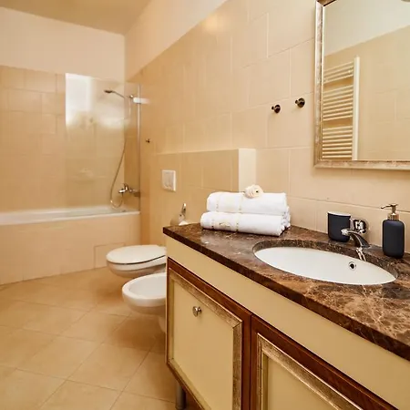 Appart hôtel Three Golden Crowns 3*