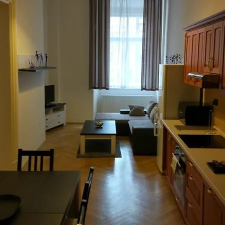 Tynska 7 *