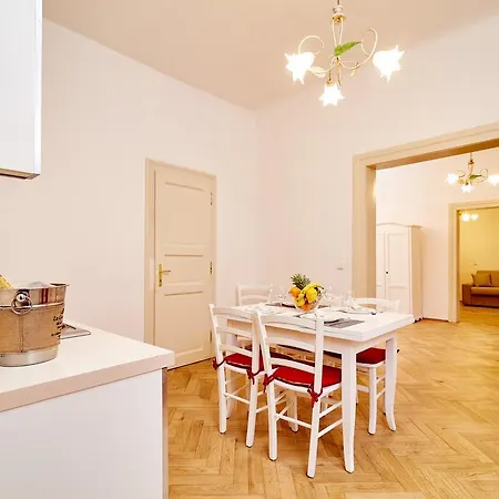 Three Golden Crowns 3* Prague