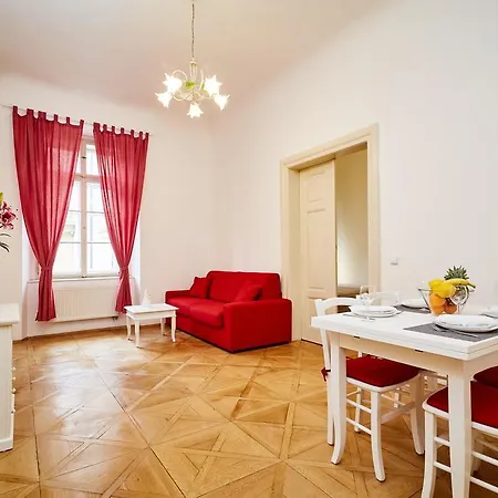 Three Golden Crowns 3* Prague