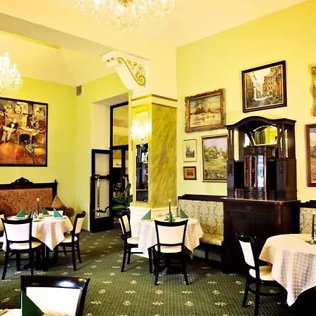 1885 Hotel