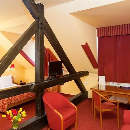 Cloister Otel