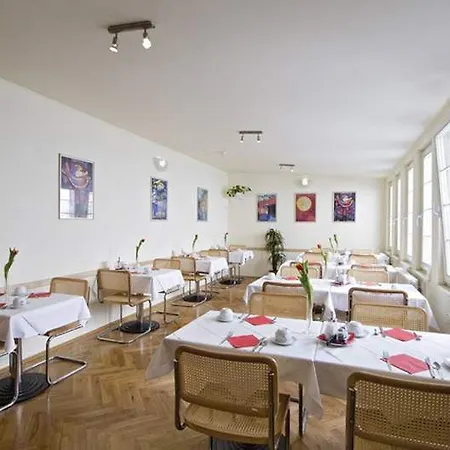 Hotel Meda Of Museum Kampa 3*