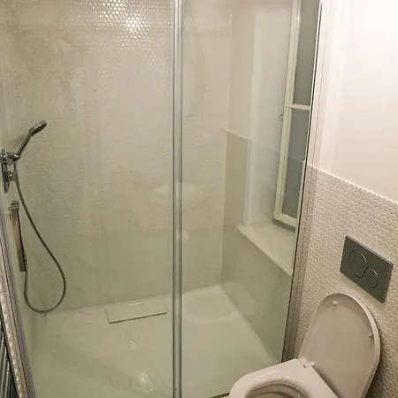 Luxurious - Na Porici 44 * Praga