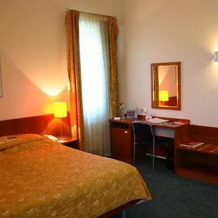 Ramada Airport 4*