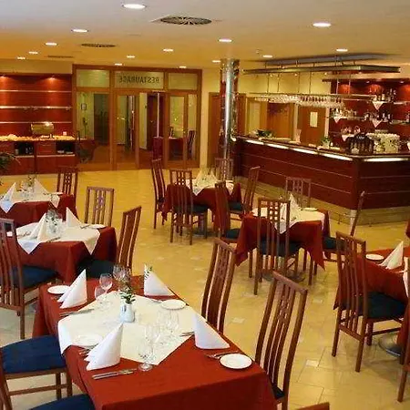 Ramada Airport 4*