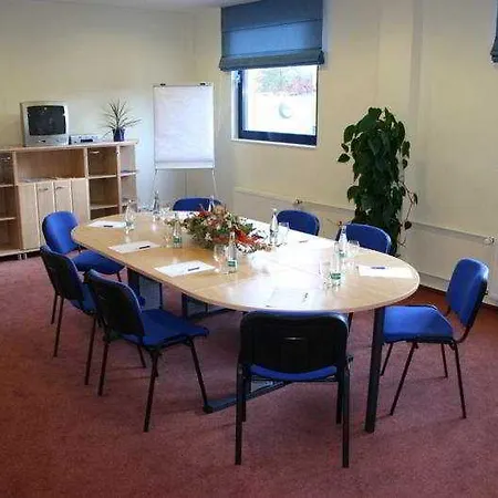 Ramada Airport Hotel 4*